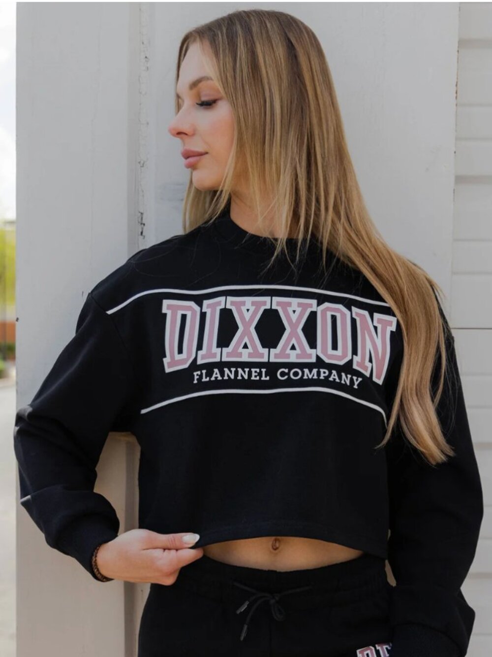 DIXXON Flannel Company Women's Black Cropped Crewneck Sweatshirt size small